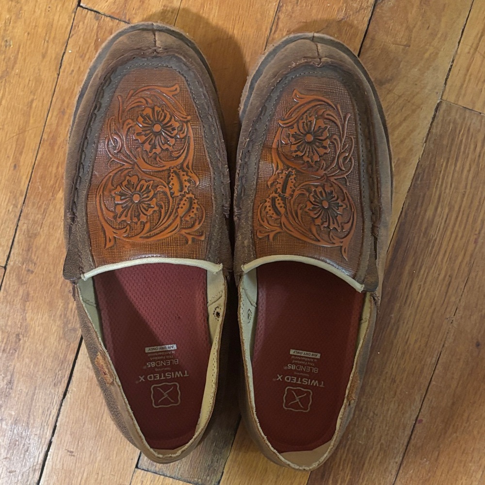 Twisted X Men's Tan and Brown Embossed Loafers